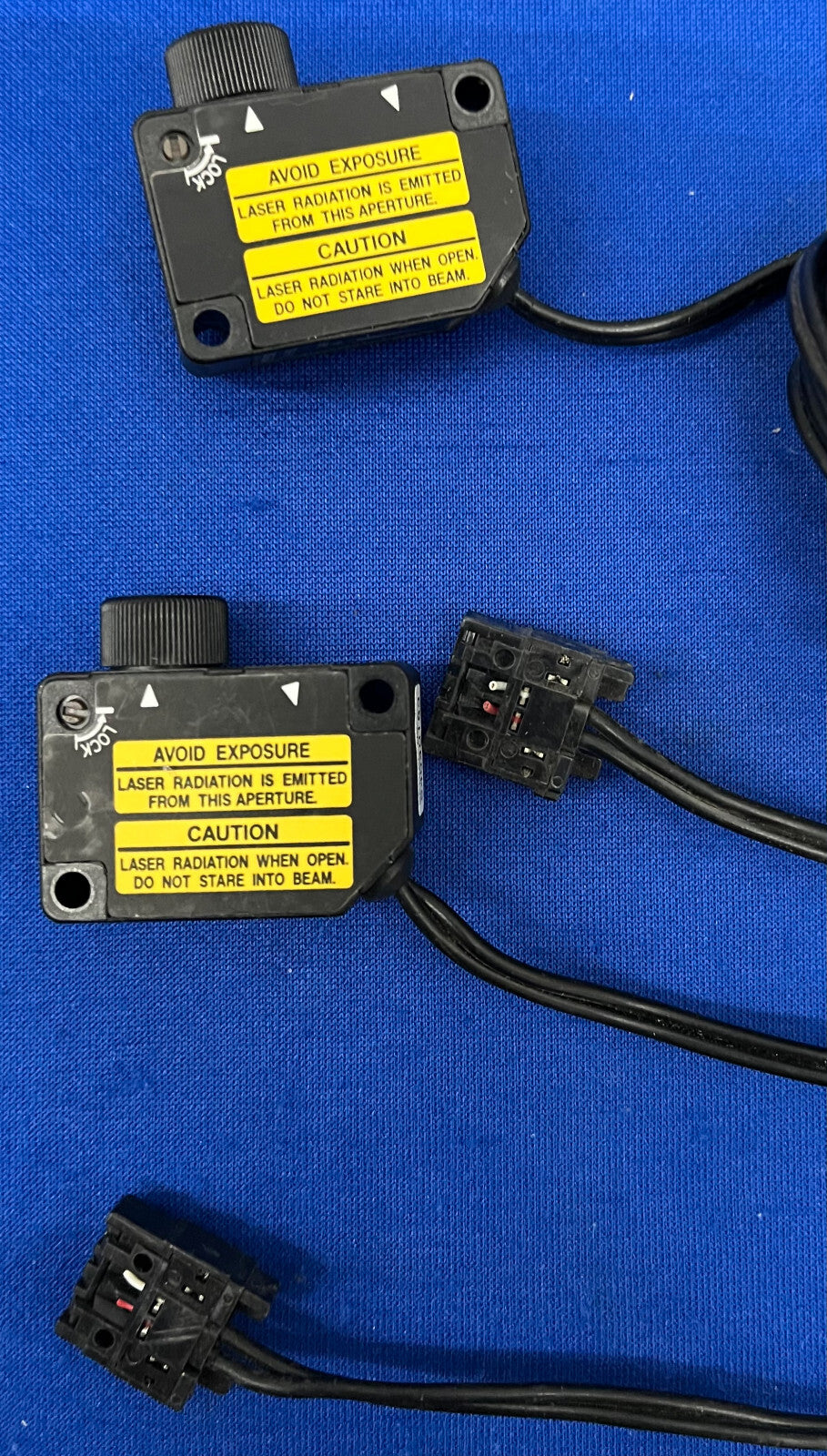 TESTA SENSORE FOTOELETTRICO KEYENCE LV-H32 LASER SEMICONDUTTORE ROSSO VISIBILE - QTY 4