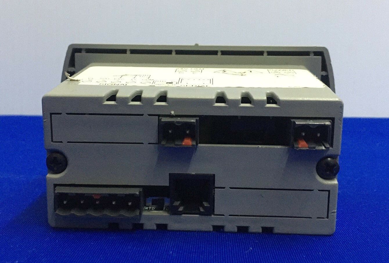 MEDIDOR DE PROCESOS Y TEMPERATURA TRIDENT DIGITAL DE PRECISIÓN PD765-6R0-1