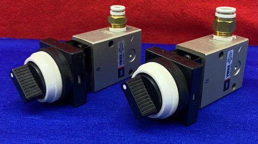 1 Lot Hoeveelheid van 2 - SMC VM22 Mechanische Kleppen