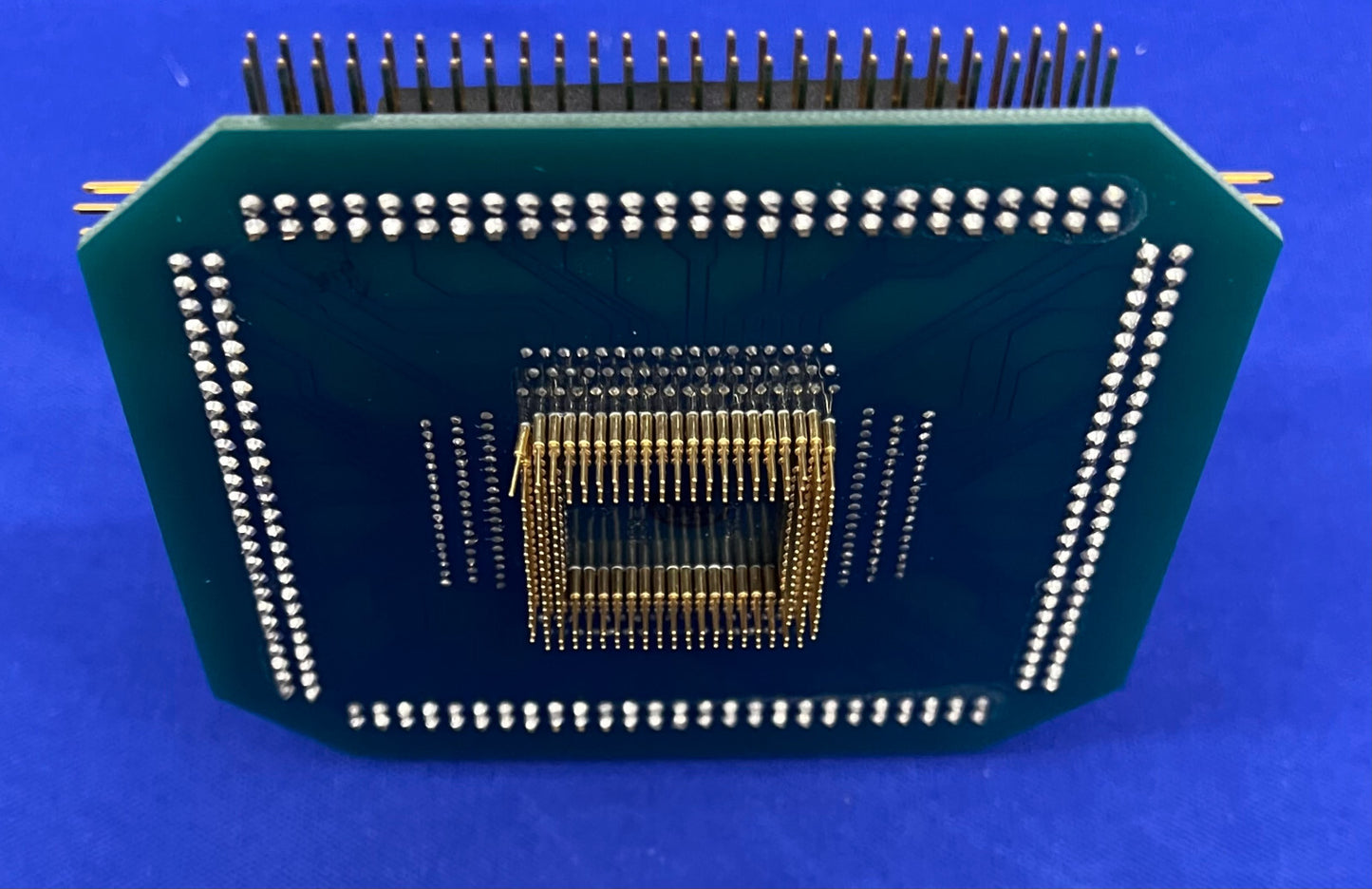 ADATTATORE PER EMULATORE A MONTAGGIO SUPERFICIALE BC-V-210PZ/1-VP DI ET EMULATION TECHNOLOGY 