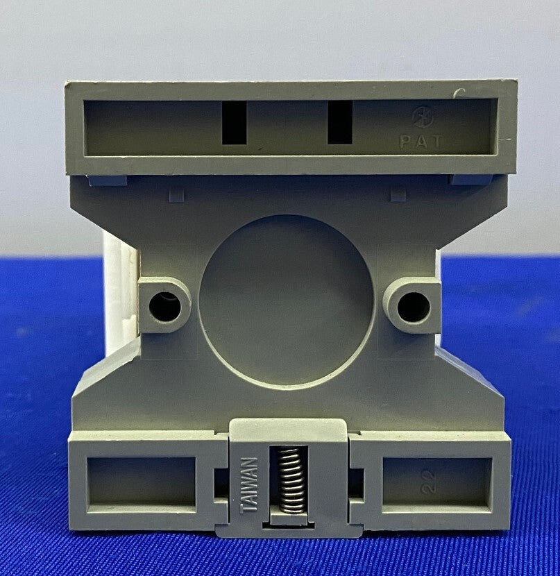 OMRON H3CA-A TIMER MIT IDEC SR3P-06 RELAIS-SOCKEL 