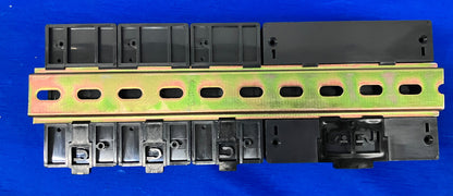 UNITÉ DE BASE KEYENCE KV-4DR, TYPE CC, AVEC 2 MICRO-PLC KV-E8X ET KV-E8A 