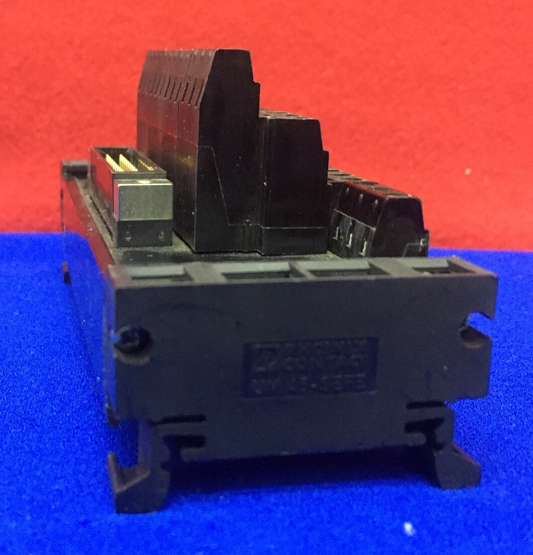 GE FANUC 1C693ACC337A OUTPUT TERMINAL BLOCK WITH 2-PHOENIX CONTACT UM 45-SEFE