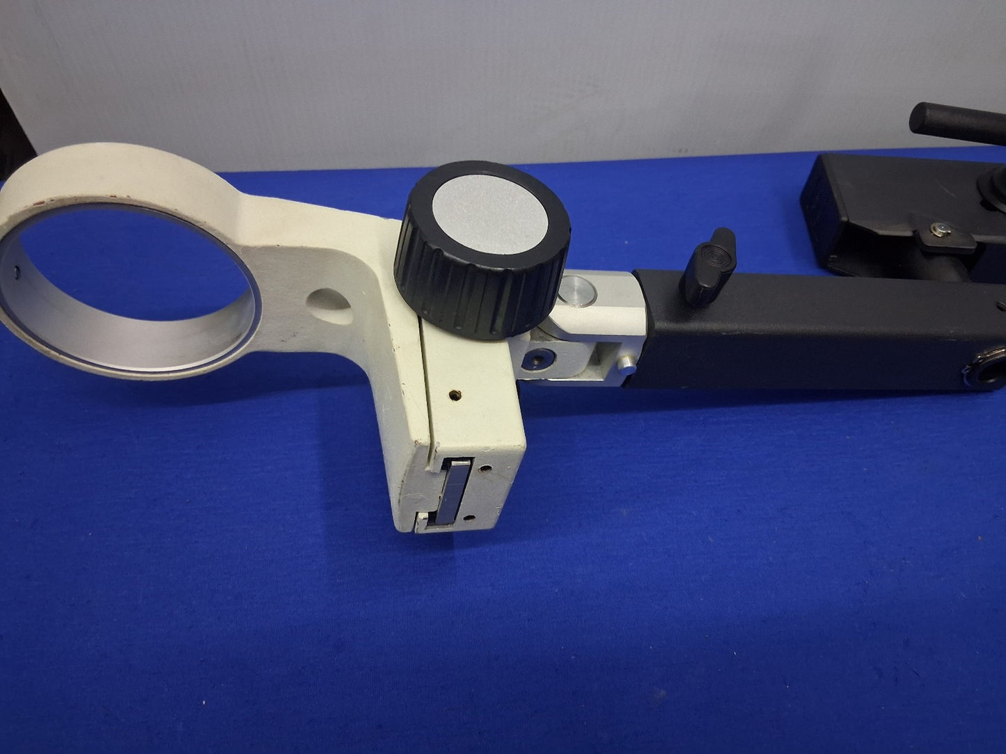 LEICA  STEREO MICROSCOPE BOOM STAND ARM FLEX ARTICULATING ARM 10450495 E ARM