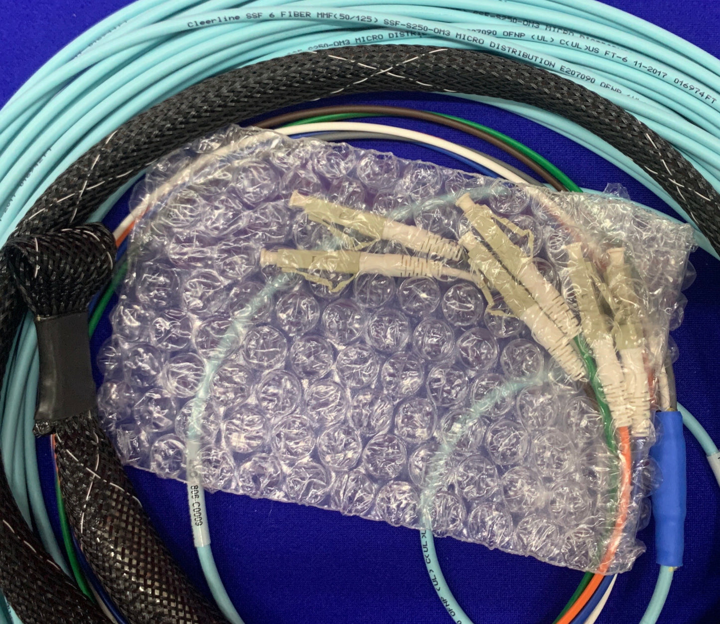 CANTIDAD 2 - CONJUNTO DE CABLE DE 6 FIBRAS BROADATA FC6-OM3-LC-LC-75-ISM