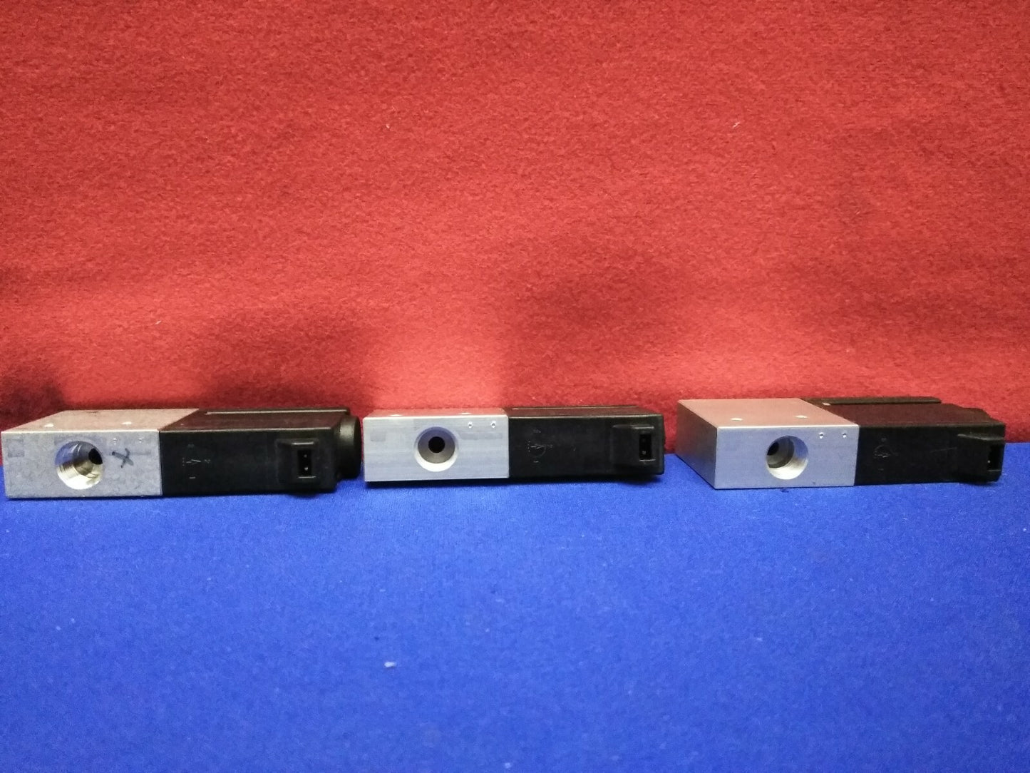 1 LOT QTY 3 HUMPHREY 153-37-24VDC 153 37 24VDC PNEUMATIC DIRECTIONAL 3-WAY VALVE