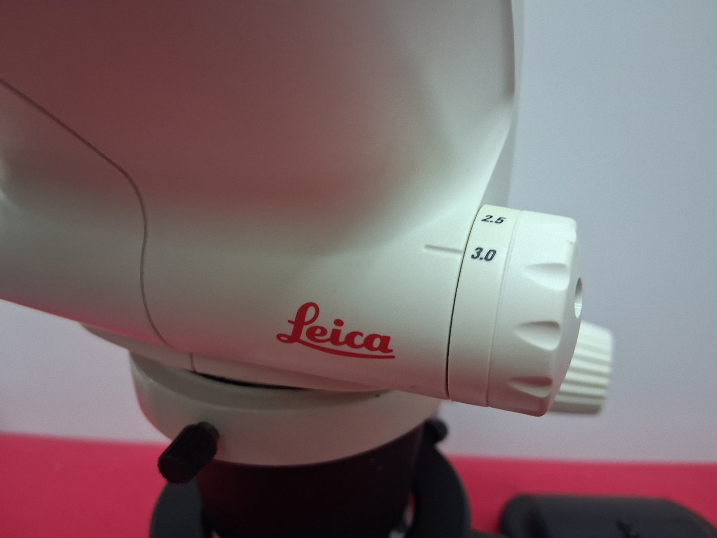LEICA S4E STEREO ZOOM MICROSCOPE 6.3 -30 X MAGNIFICATION WITH STAND & LED LIGHT