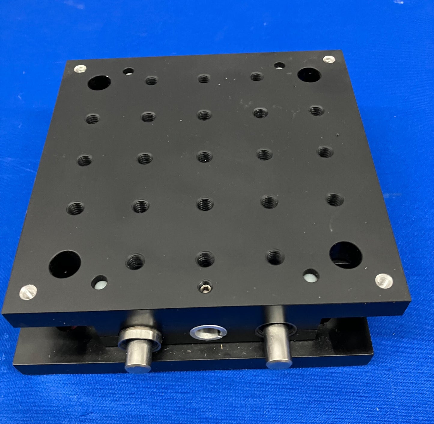 NEWPORT MODEL 401 XY LINEAIRE STAGE 13MM SLAG 1/4 -20 SCHROEFDRAAD 5,5''X5,5''X1,72'' 