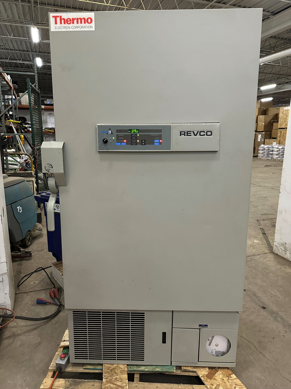 Congélateur THERMO ELECTRON CORPORATION / REVCO ULT2583-9SI-D37. 208/230 V 60 Hz.