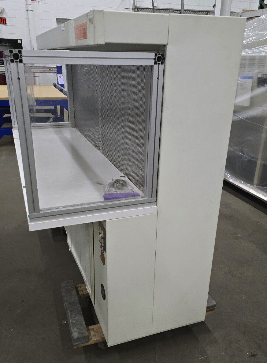 CLEAN AIR PRODUCTS CAP301-624-30H 6FT HORIZONTAL LAMINAR FLOW CLEAN BENCH