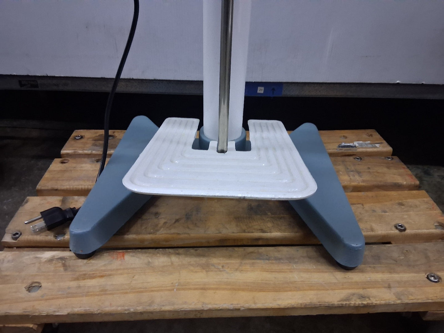 ULINE H-86 FOOT OPERATED IMPULSE SEALER 24" ITEM IS USED TESTED WORKS.