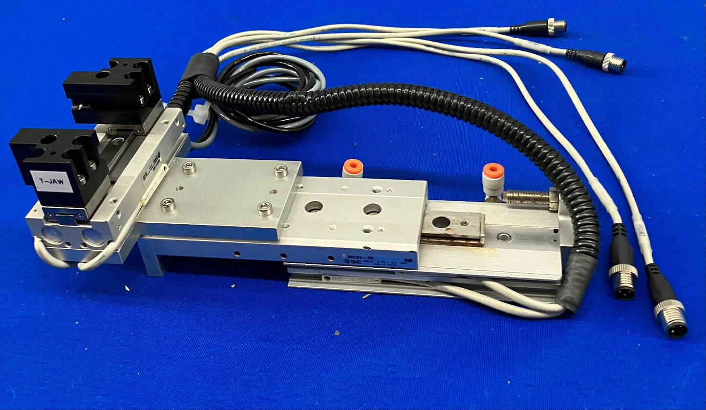 ENSEMBLE DE PRESSE À COULISSEAU SMC MXS 8-50 ET MHF2-8D2