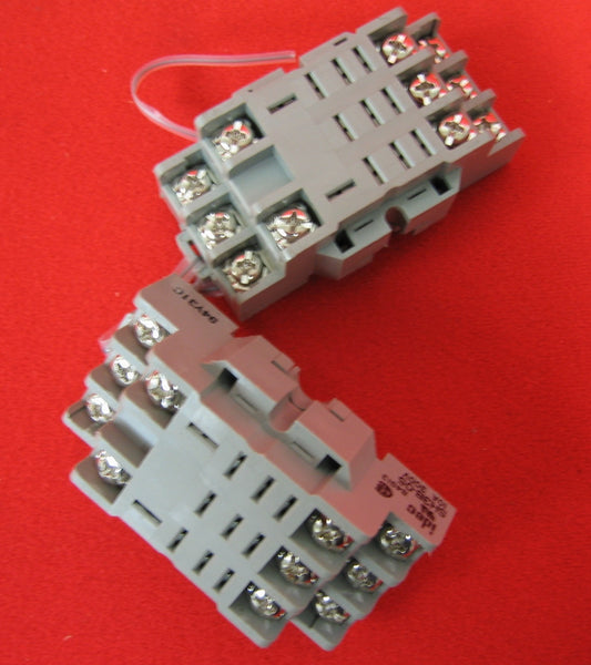 ZOCCOLO RELÈ IDEC SH3B-05 10A 300V VENDUTO COME 1 LOTTO DI QTY 2 (NUOVO ALTRO)