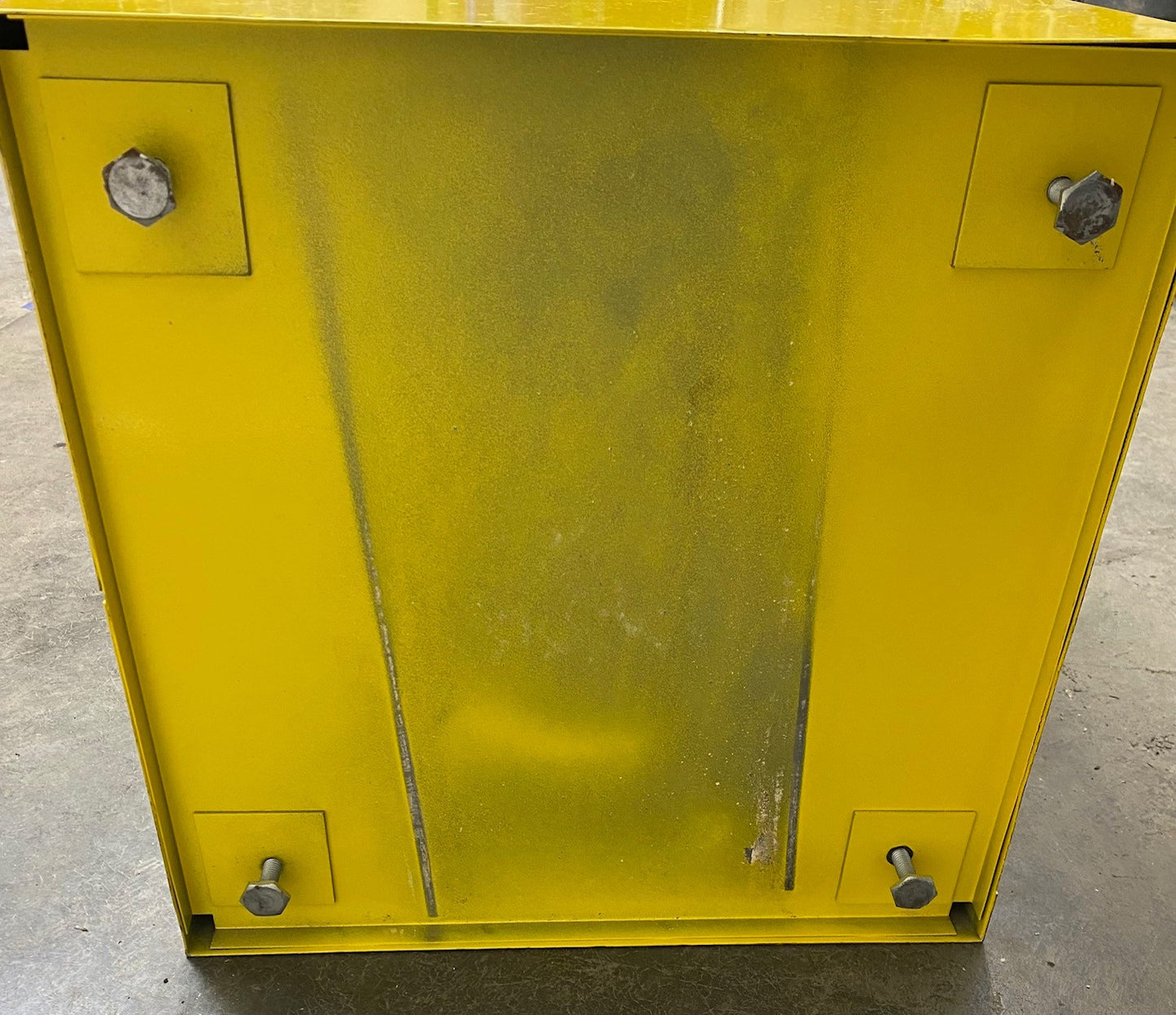 ULINE H-2569M FLAMMABLE LIQUID STORAGE CABINET COUNTERTOP 870400 4 GAL CAPACITY