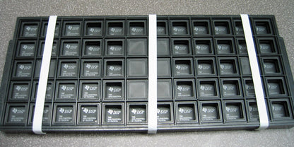 TI TMS320LF2407PGEA CF 15A7KYW 16bit DSP 40MHz 64 kB Flash EEPROM 144-Pin LQFP