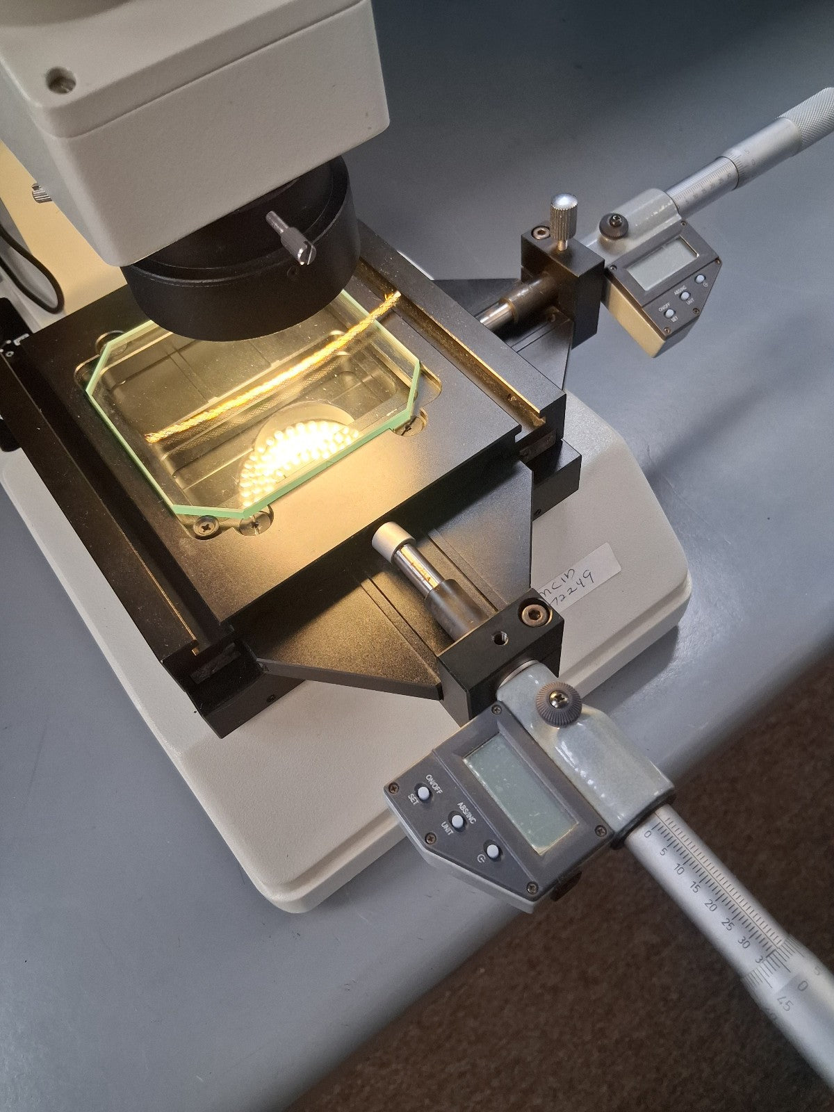 MMBT-1DM XY Tool Scope 20X Toolmakers Manual Microscope  2"x2" Stage HDMI Camera