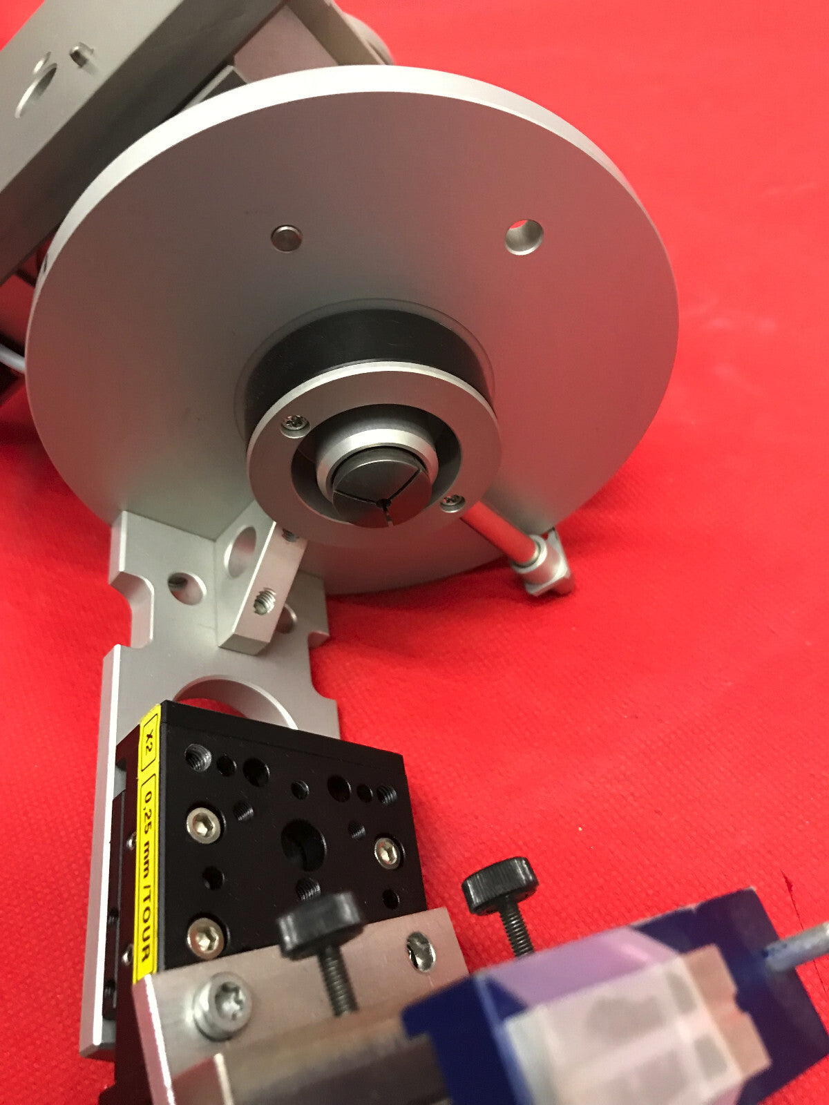 SONCEBOZ 6600R138 COLLETED ROTARY POSITIONER WITH NEWPORT XY STAGE