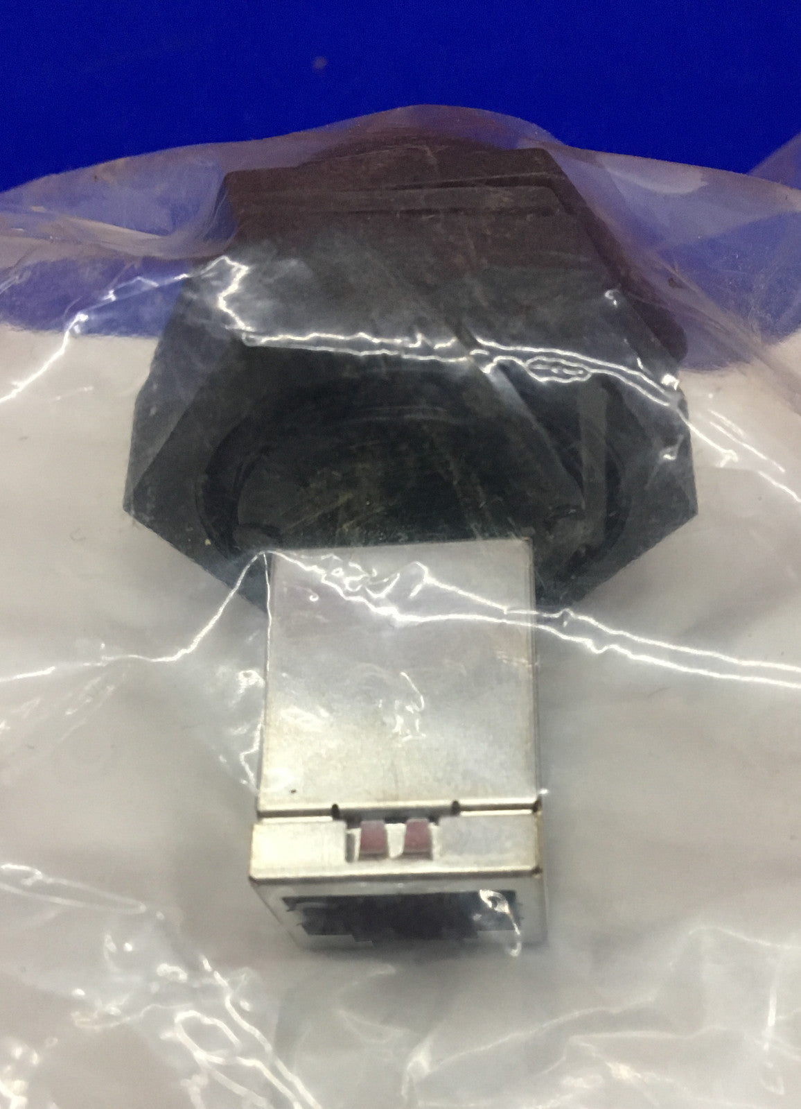 TE CONNECTIVITY RJ-45 EATHERNET NOIR PASSTHRU JACK PASSTHRU CLOISON