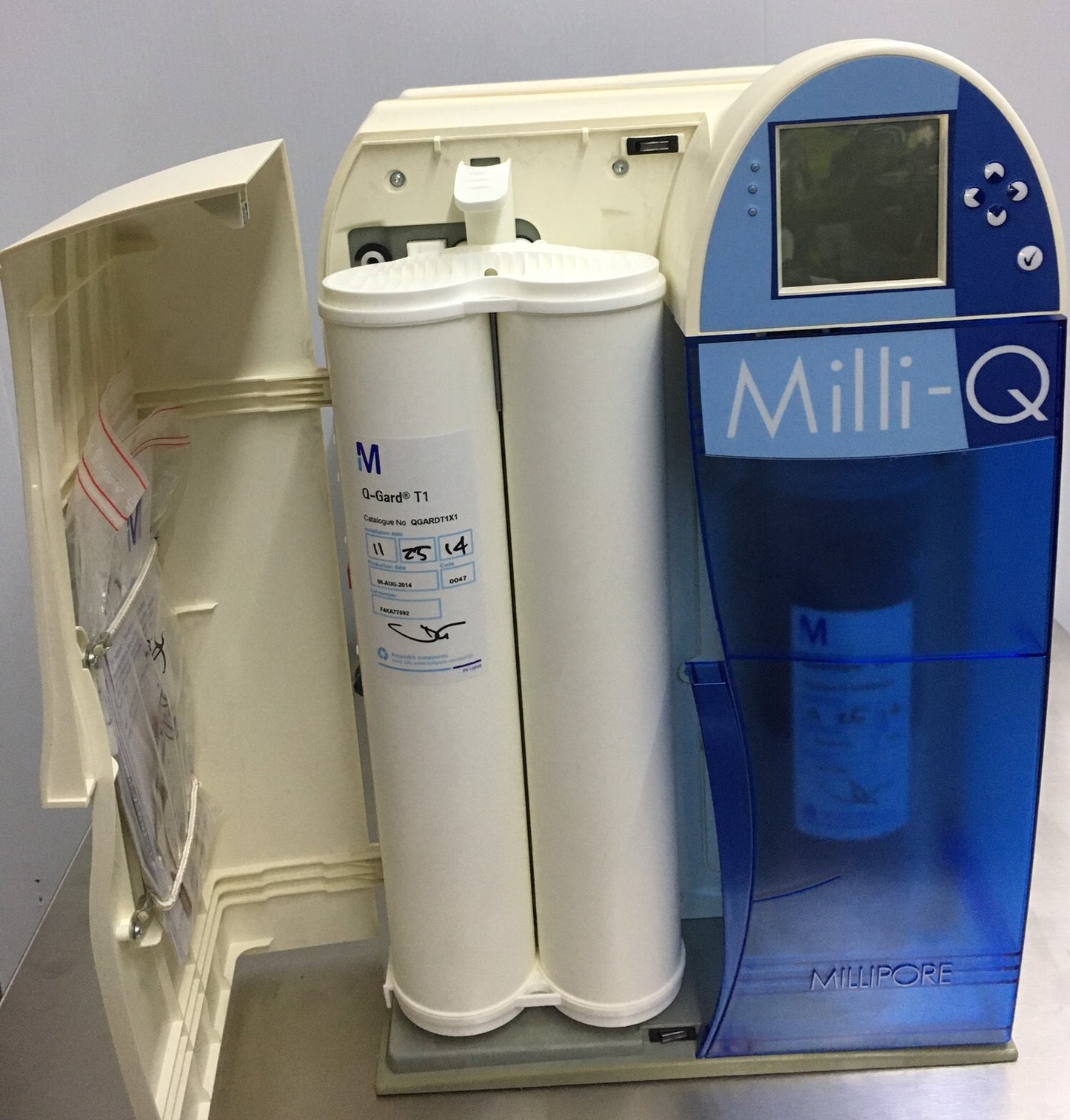 MILILIPORE MILLI-Q A10® TOC Z00Q0V0T0 モニター、電気定格: 100-230V 50/60HZ 16