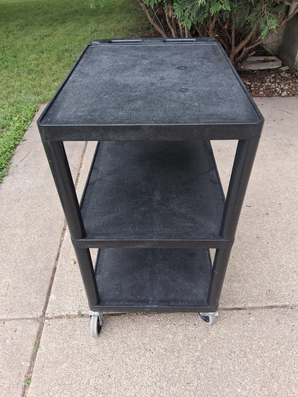 Luxor 24" x 18" 3 Shelf Utility Cart with Locking Wheels