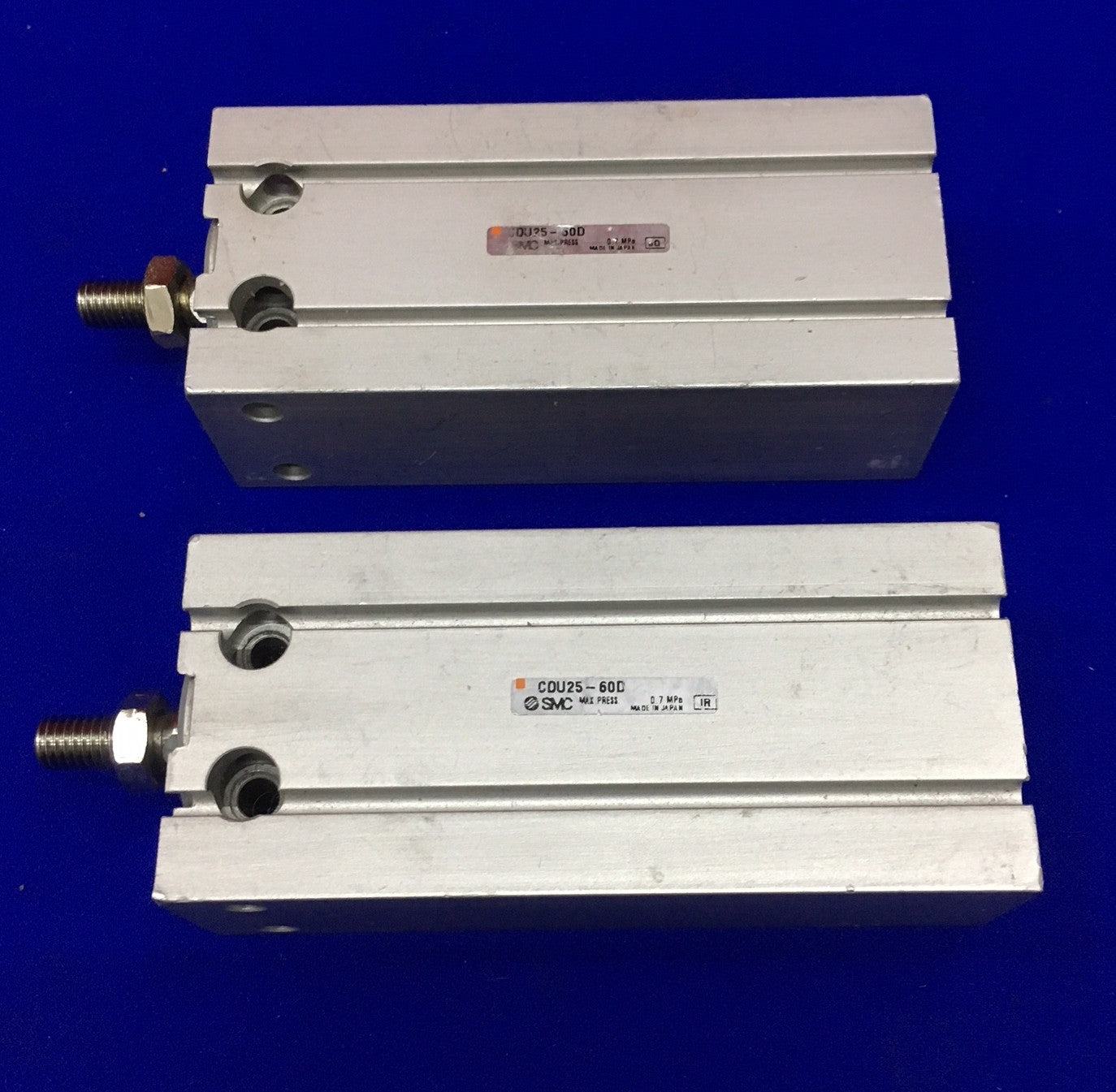 QTY 2 - SMC CDU25-60D FREE MOUNT CYLINDERS MAX PRESSURE 0.7 MPa