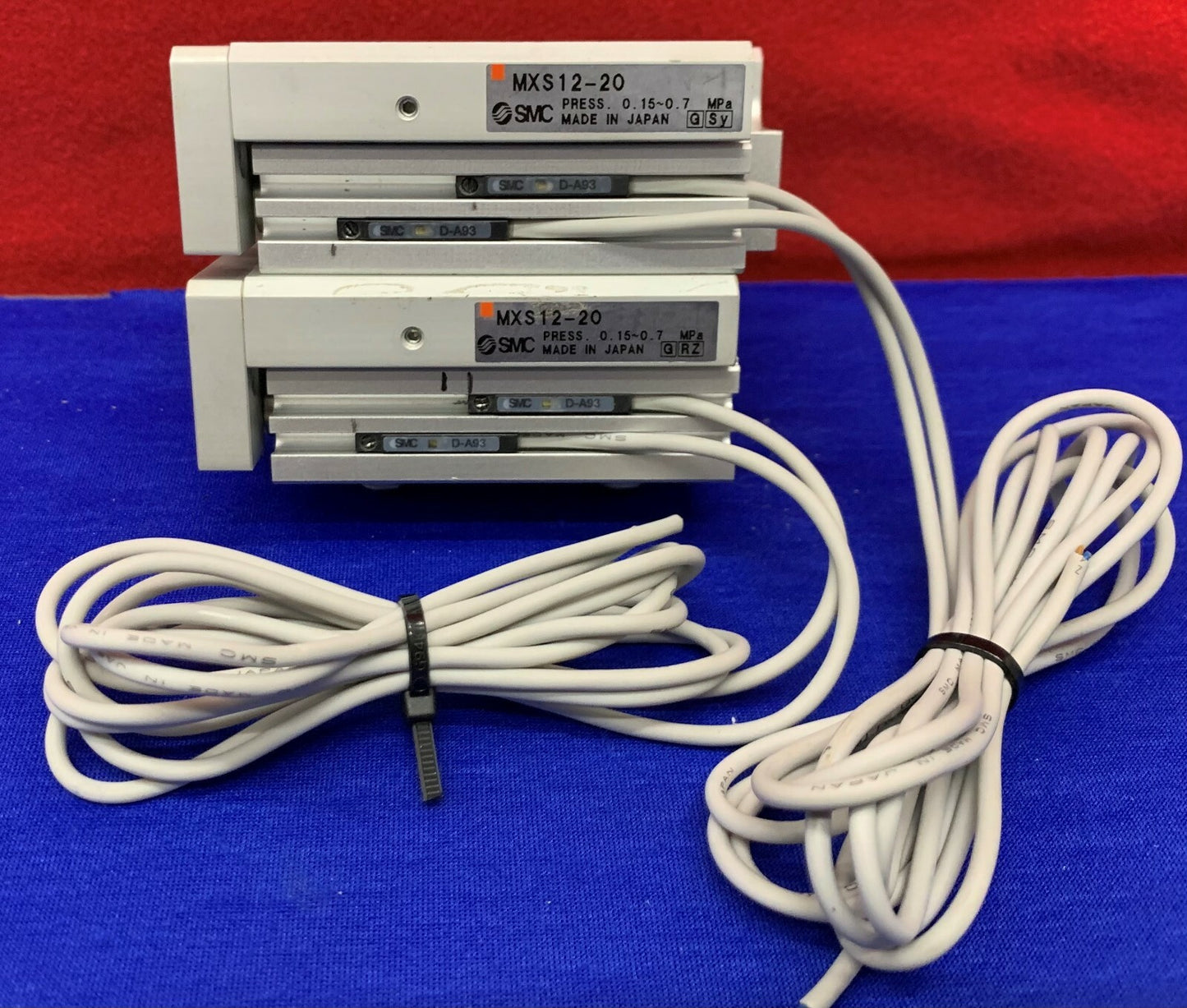 1 Menge mit 2 Stück - SMC MXS12-20 Zylinder-Schiebetisch mit (2) SMC D-A93 Sensoren 
