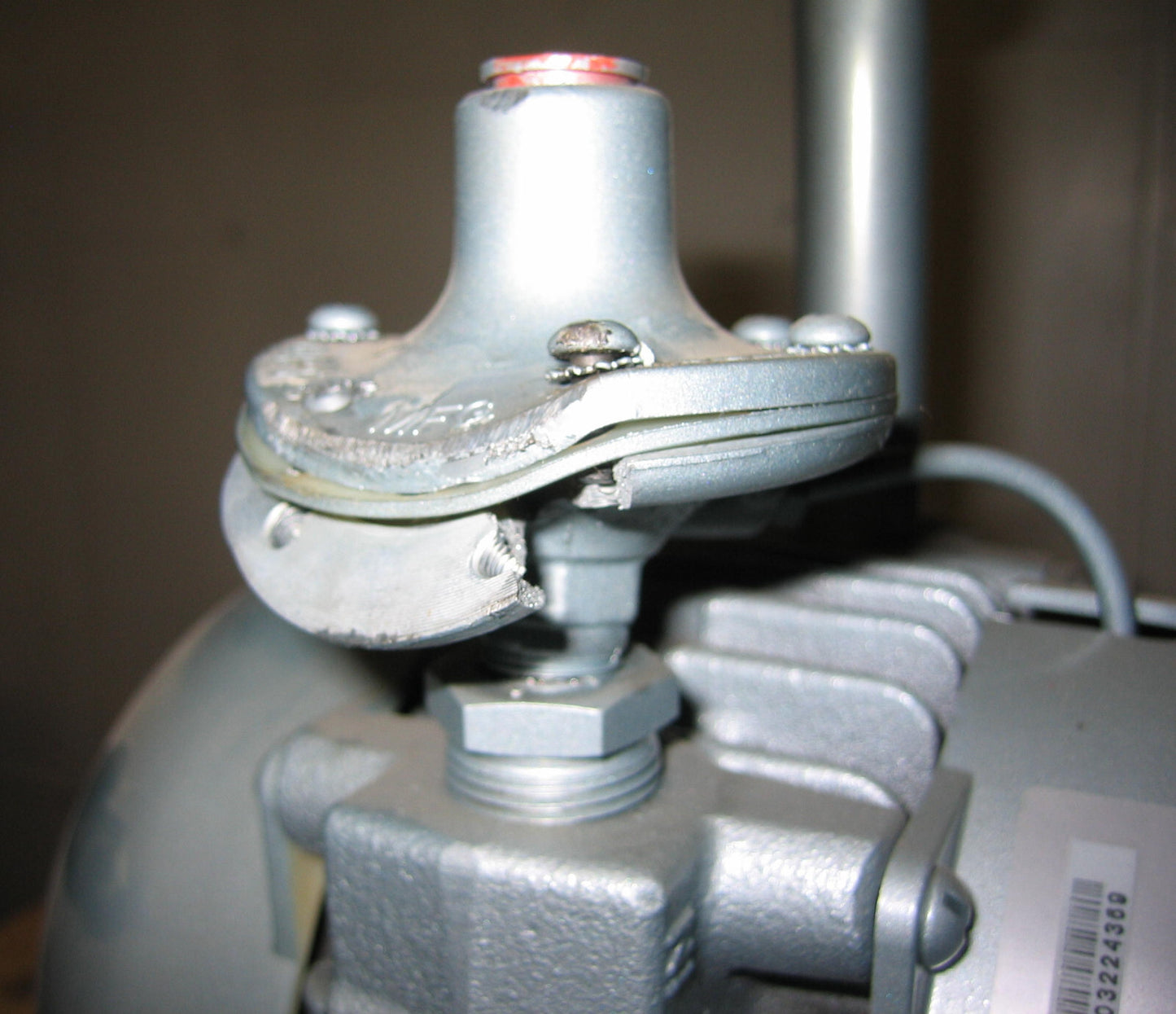 GAST 65 SERIES ROTARY VANE VACUUM PUMP/COMPRESSOR 2065-V2A - FOR PARTS/REPAIR