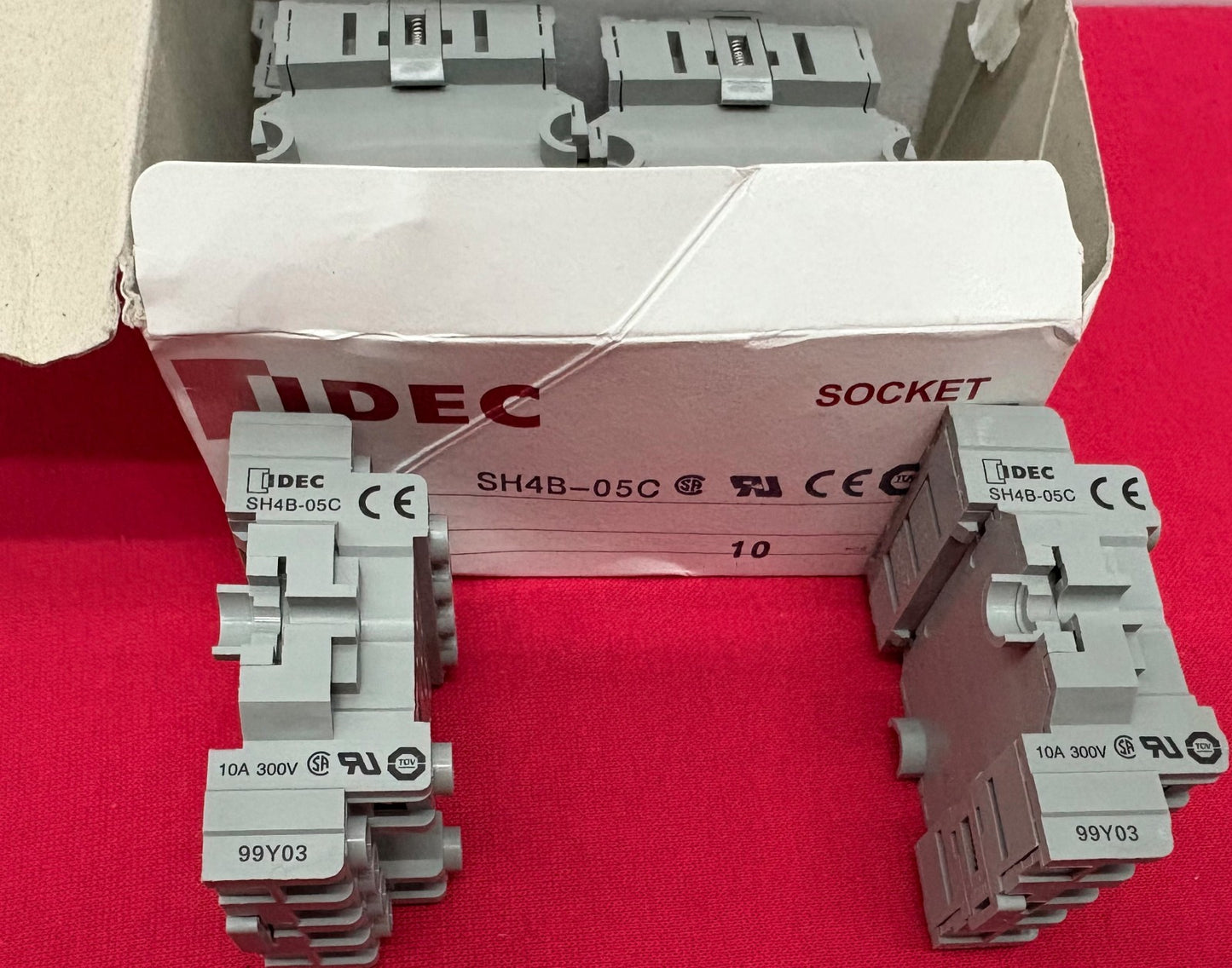 IDEC SOLID STATE RELAY SOCKET SH4B-05C - 1 PACKAGE QTY 10