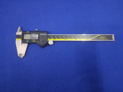 Mitutoyo 500-196-30 CD-6" ASX Digimatic Digital Caliper 6 inch With Case
