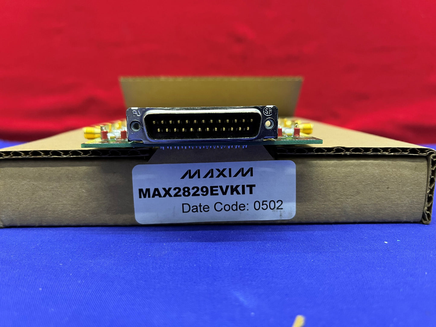 Kit di valutazione degli strumenti di sviluppo Maxim MAX2829EVKit