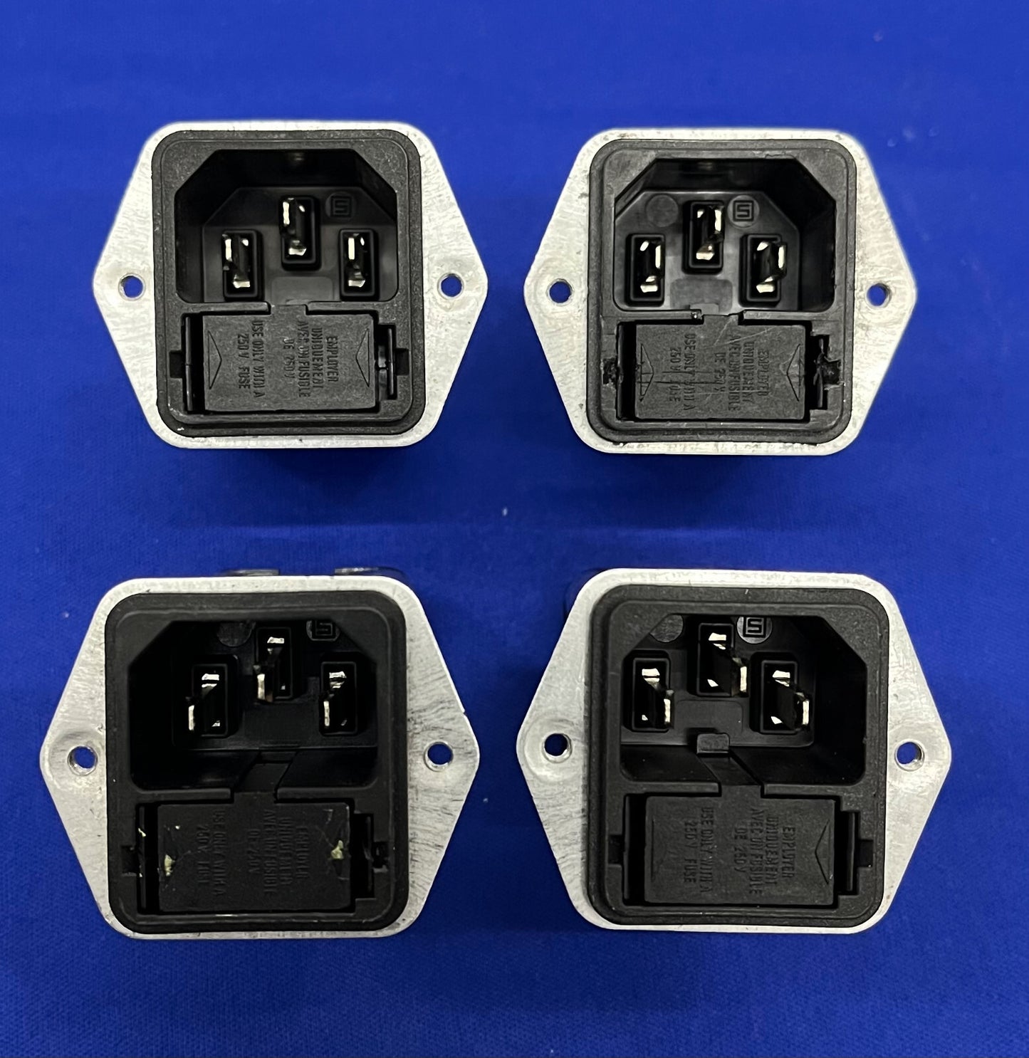 SCHURTER KFA 4301.7209 AC POWER CONNECTOR MODULE RECEPTACLE - HOEVEELHEID 4 ONDERDELEN/REPARATIE