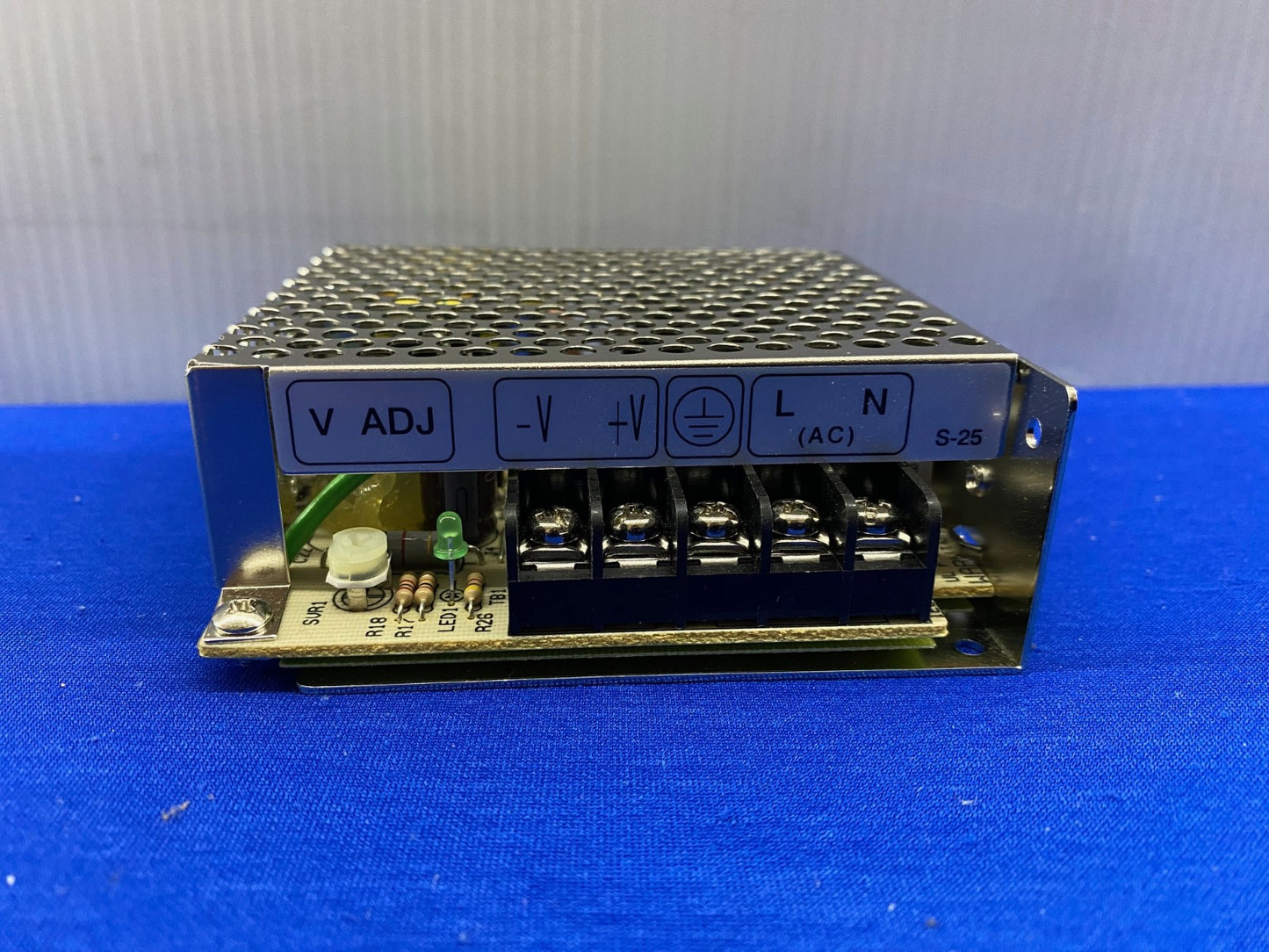 MW / MEAN WELL S-25-24 INPUT:100-240VAC 0.6A 50/60HZ / OUTPUT:+24V 1.1A