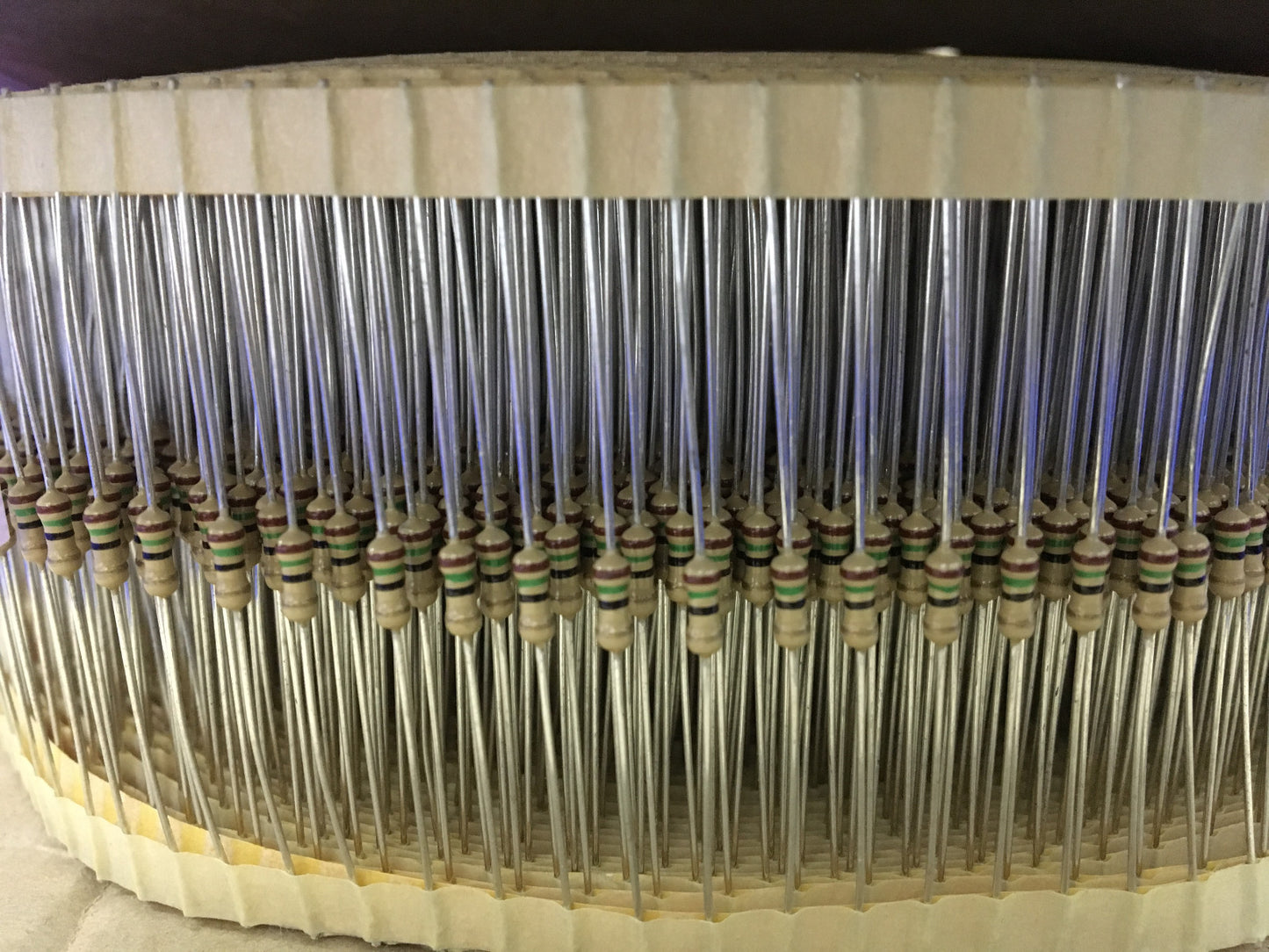 カーボンフィルム固定抵抗器テープ＆リール 約3000～3500個の抵抗器