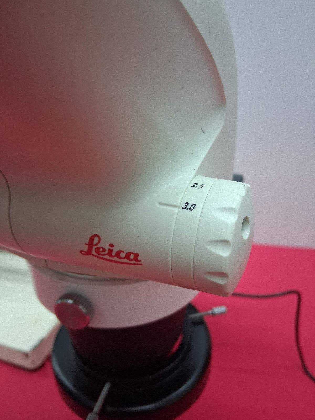 Leica S4E 6.3-30X Stereo Zoom Microscope with Boom Stand and LED Ring Light