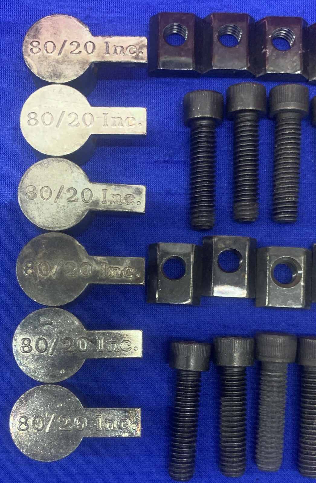 Qtà 12 - Gruppo di fissaggio di ancoraggio standard 80/20 (dado a T, camma e vite a testa cilindrica)