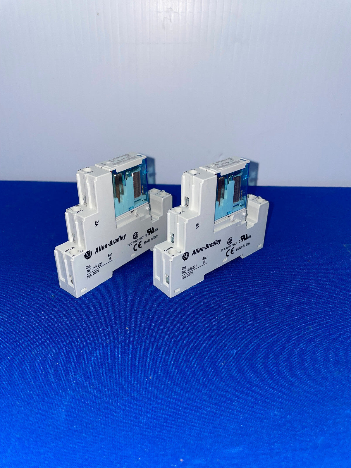 ALLEN-BRADLEY, 700-HN221, Serie B, mit ALLEN-BRADLEY 700-HKM6Z24 Relais 24 V DC