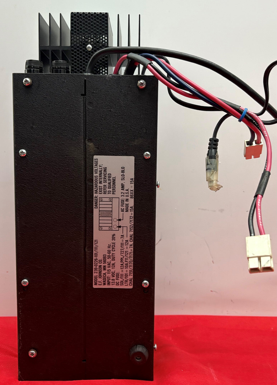 EF JOHNSON DCスピーカー電源 239-0226-101/111/121 115VAC 50/60HZ 13.8VDC