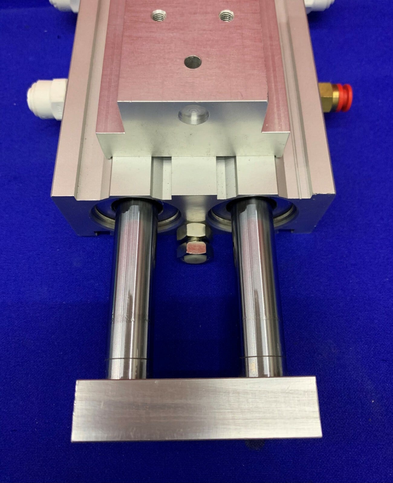 SMC CXSM32-50 dubbele stanggeleide cilinder met SMC D-Z76 sensoren 