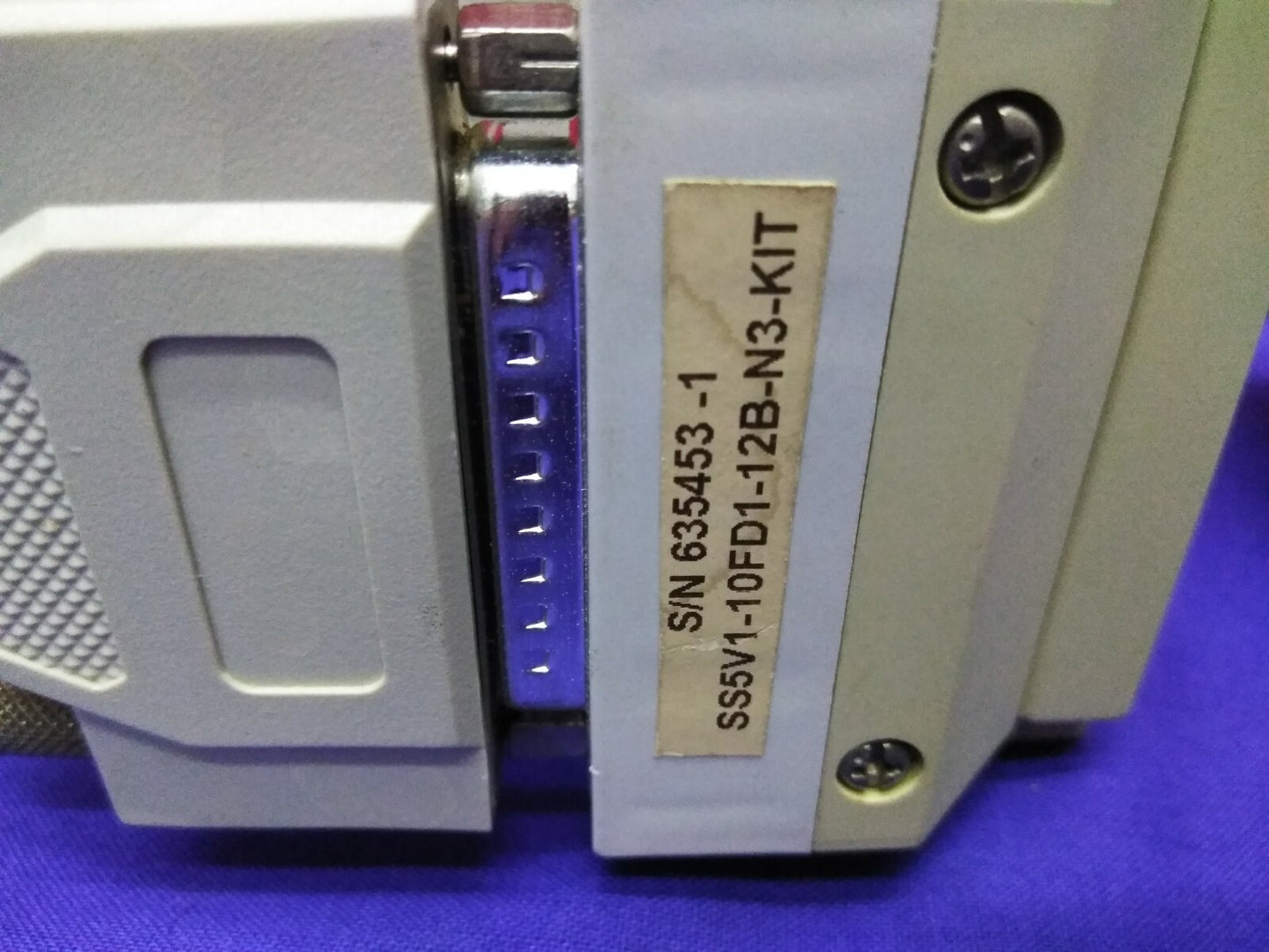 SMC-Stationsverteiler mit 7 SV1100-5FU-Ventilen und Kabel 