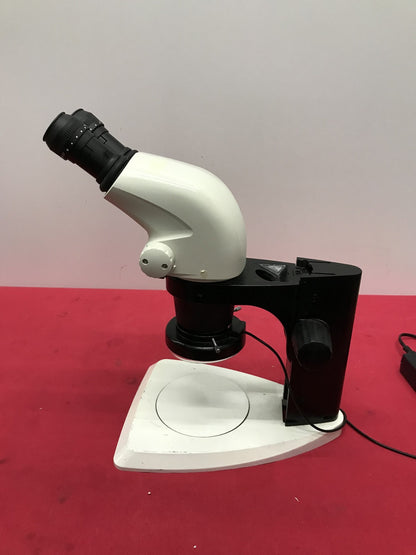 LEICA S4E STEREO ZOOM MICROSCOPE 6.3 -30 X MAGNIFICATION WITH STAND & LED LIGHT
