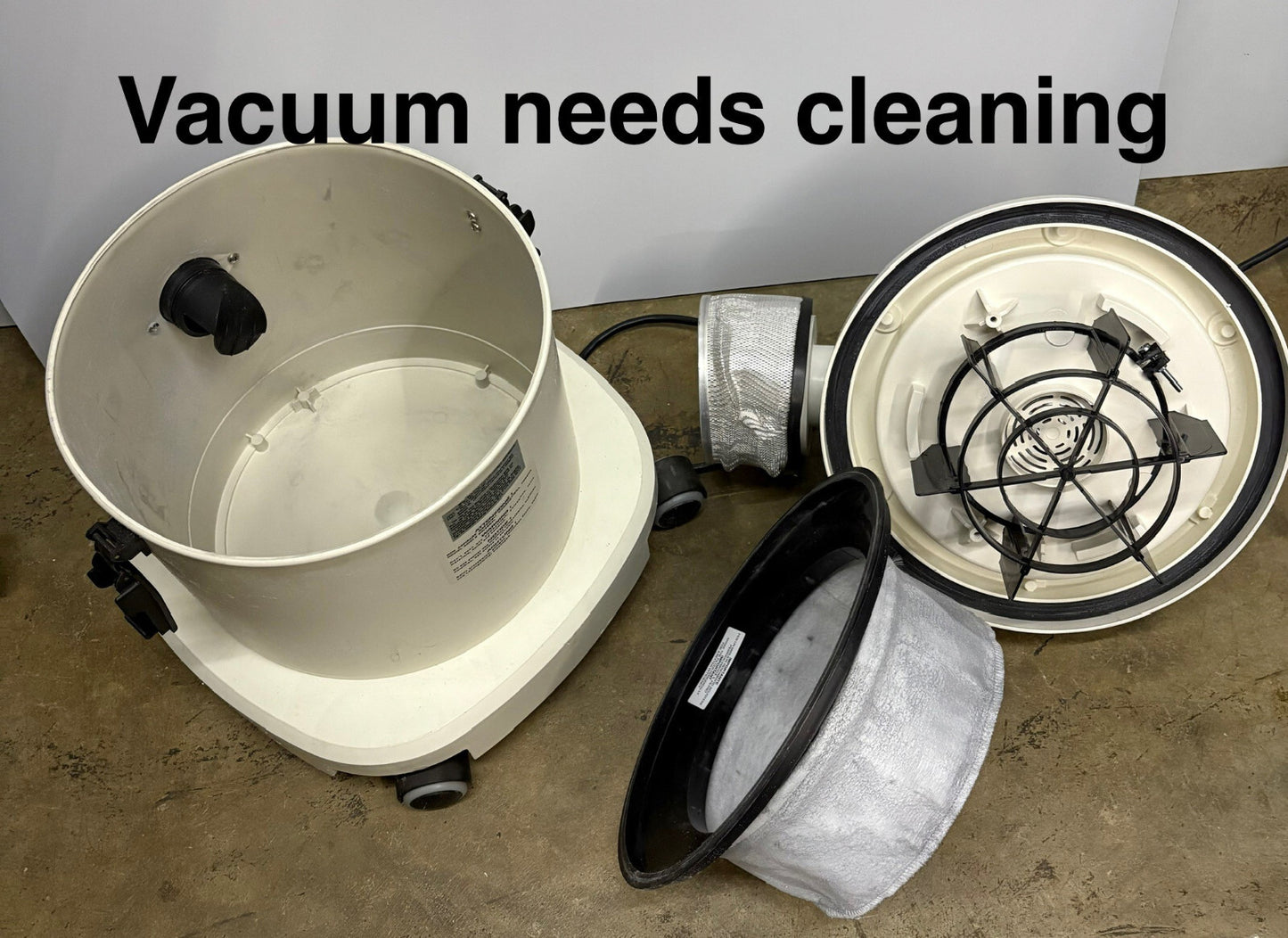 TIGER-VAC CR-1 CLEANROOM VACUUM CLEANER - FILTER DAMAGED BENT - NO ATTACHMENTS