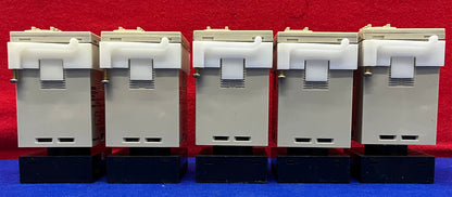 1 LOT HOEVEELHEID 5 - OMRON H3CA-8 SOLID STATE TIMER MET OMRON P36-08 BASIS