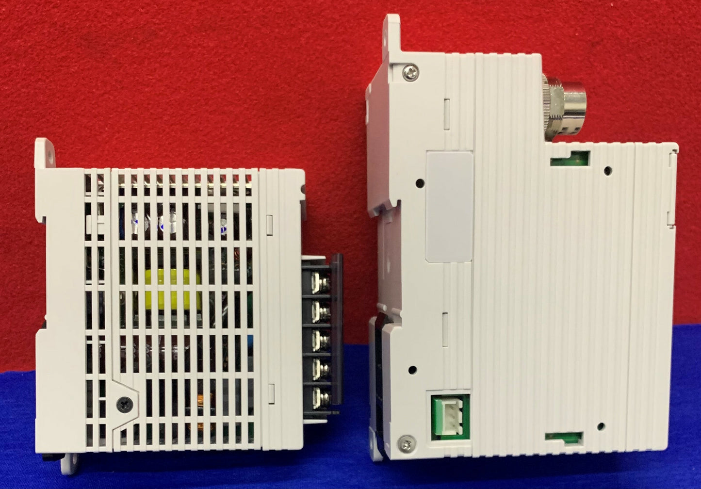 Terminale relè di controllo di sicurezza Keyence SL-T11R e alimentatore SL-U2 24 V CC