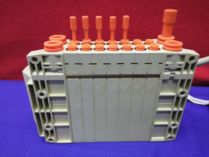 SMC-Stationsverteiler mit 7 SV1100-5FU-Ventilen und Kabel 