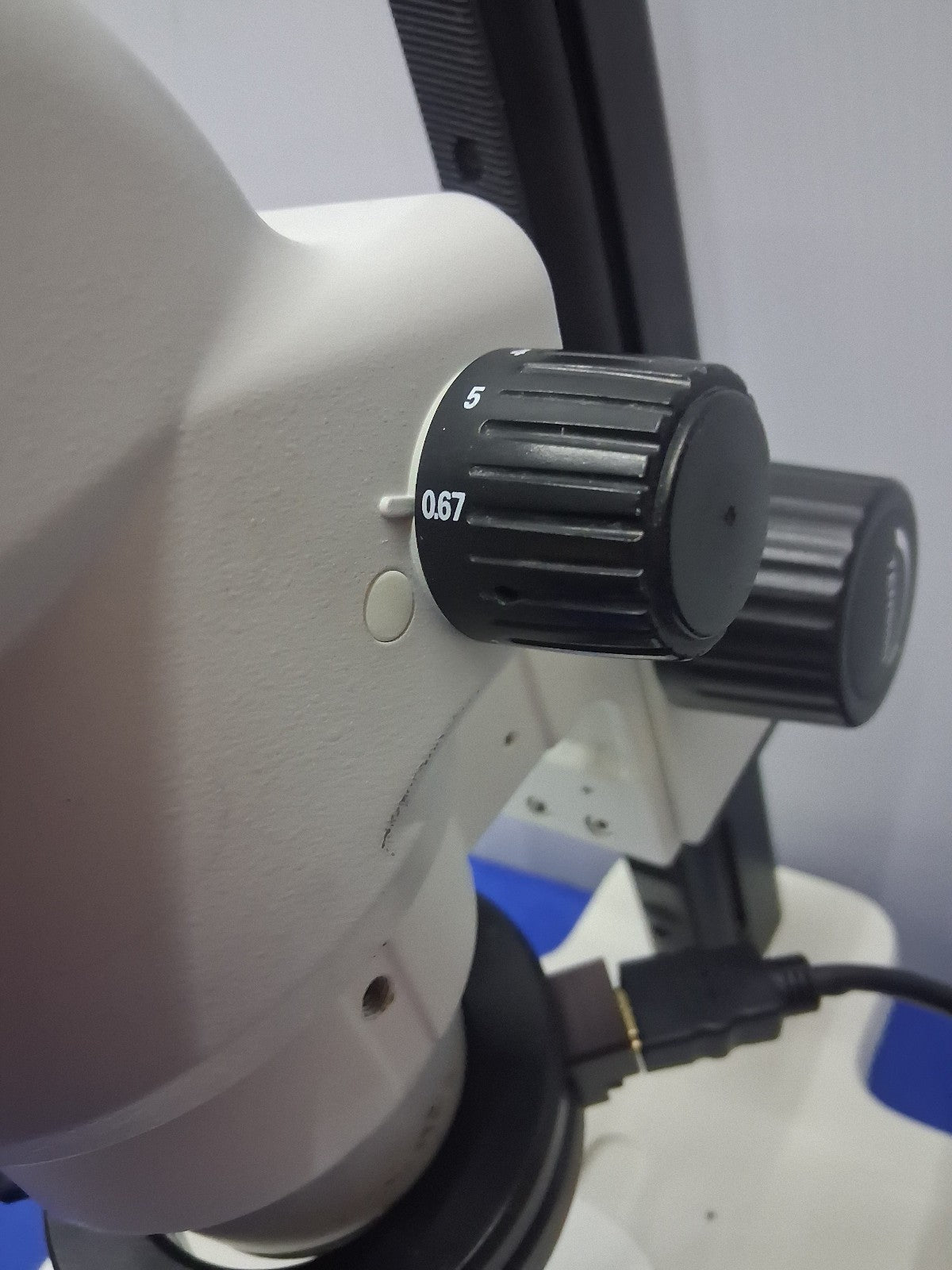NIKON STEREO SMZ745 MICROSCOPE 6.7-50X  STAND & LED LIGHT C-W10XB/22 EYEPIECES