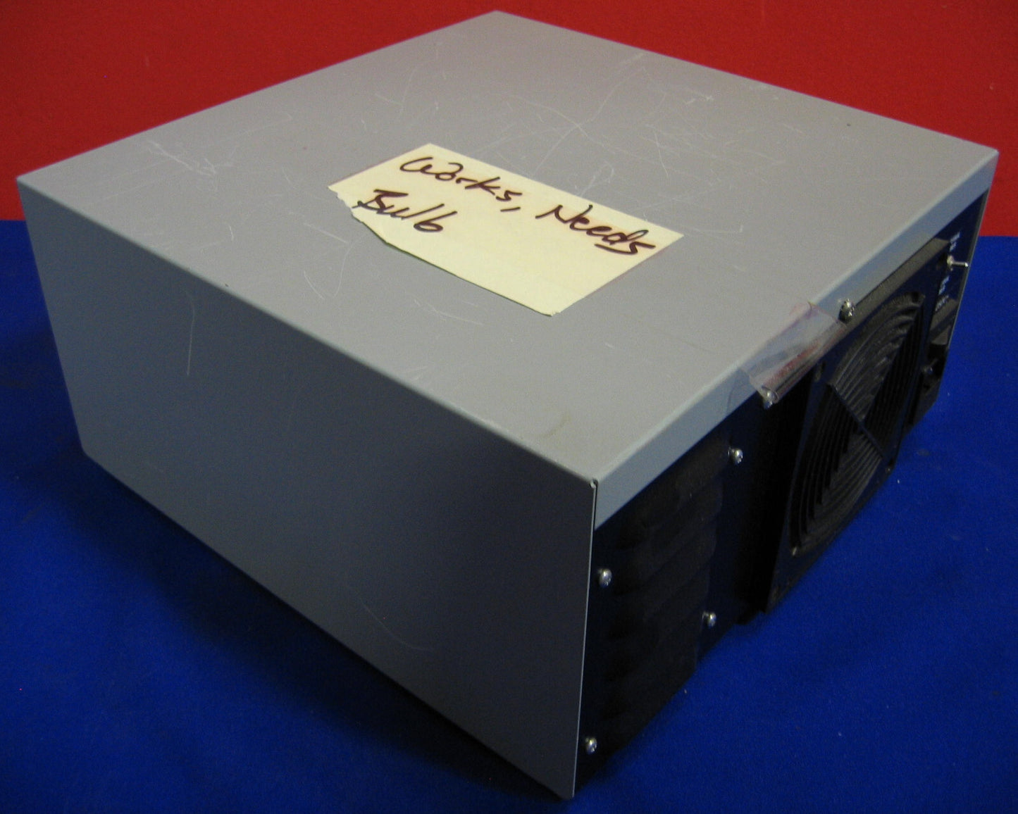 EFOS ULTRACURE 100SS PLUS P1011-A ランプが点灯しない 未テスト - 部品または修理