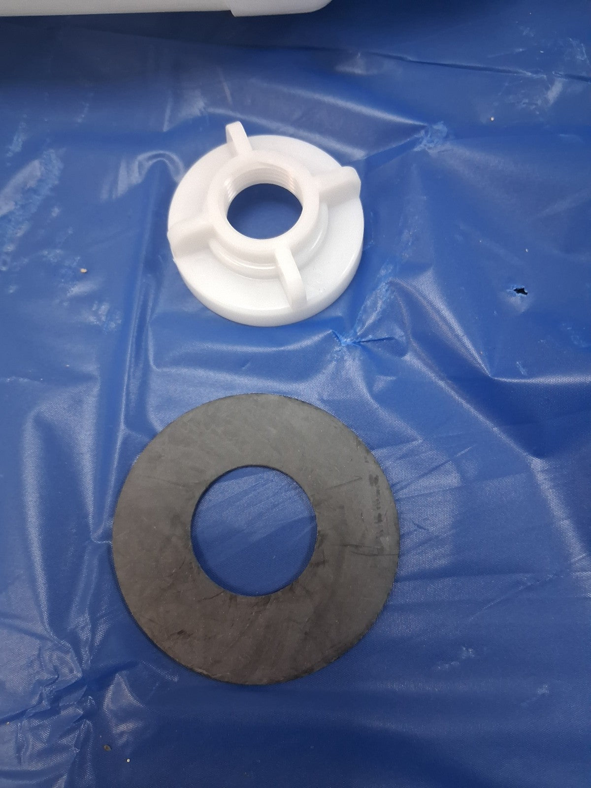 TRIPLE S 44246 FOAMCLEAN COUNTER MOUNT DISPENSING SYSTEM NEW