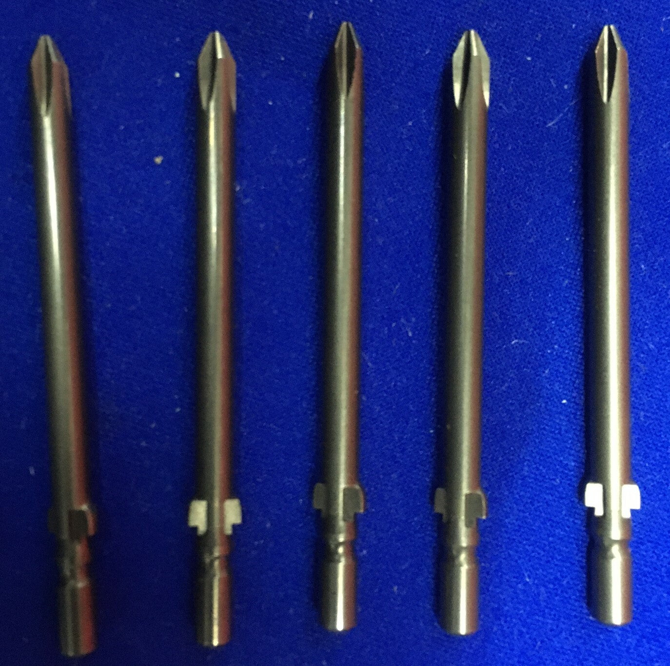 1 PAQUETE QUE CONTIENE 5 - BROCAS RECTAS PHILLIPS H4-1X60 DE MOUNTZ / ETORQUE 