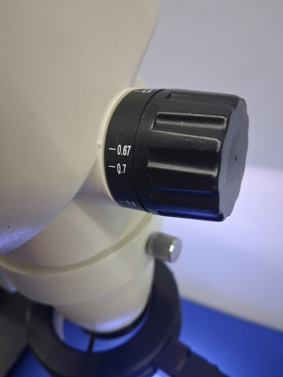 Scienscope SSZ-2 Stereo Zoom Microscope 6.7-45X Boom Stand and LED Ring Light