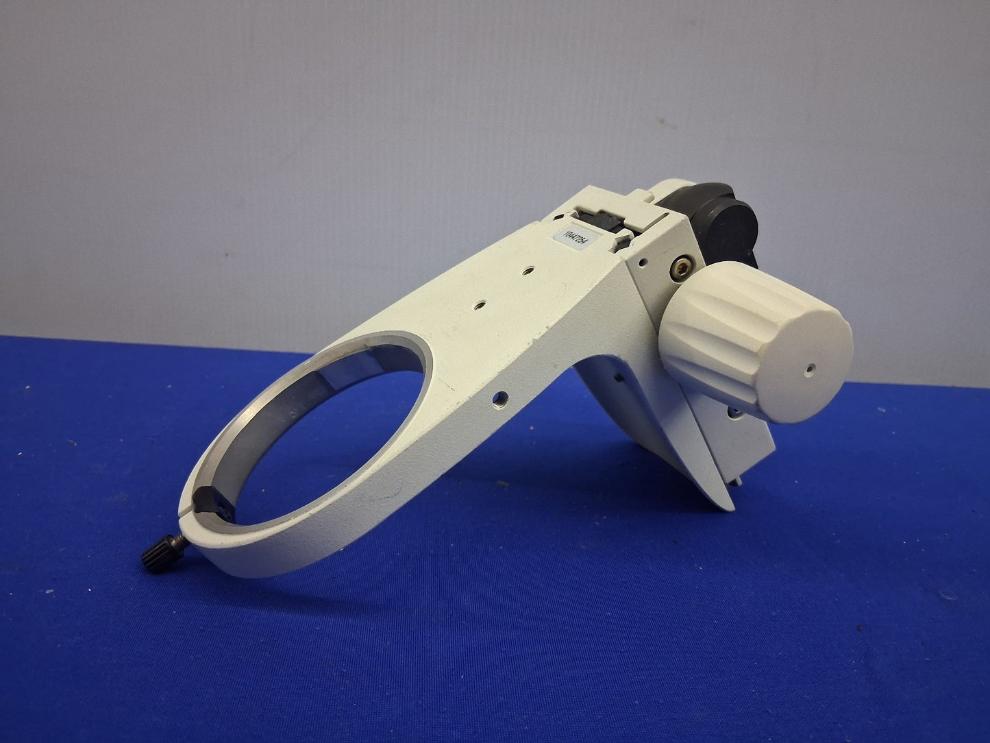LEICA 10447254 STEREO MICROSCOPE FOCUS MOUNT POD HOLDER MICROSCOPE HOLDER  76MM